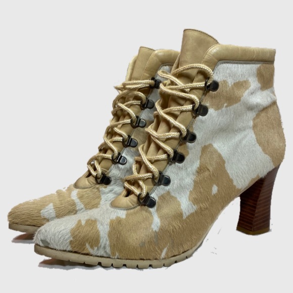 Donald J. Pliner Shoes - Vintage Donald J Pilner Cow Hide Leather Heeled Booties
